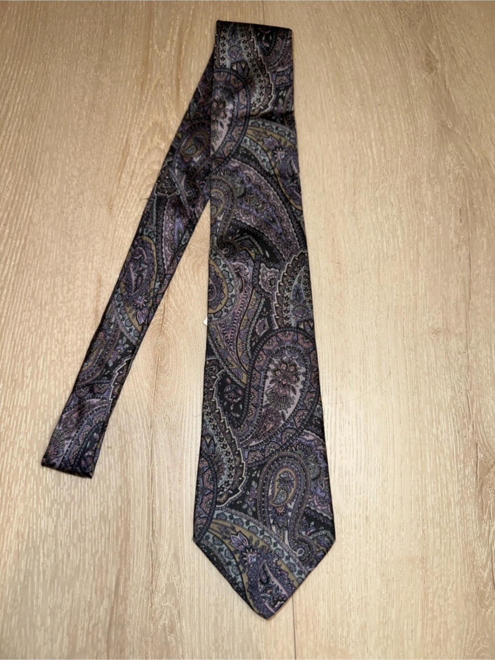 Geoffrey Beene Paisley Silk Tie in Black & Purple Like New